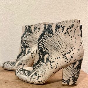 Steve Madden SHADE Snakeskin Block Heel Ankle Boots Size 8